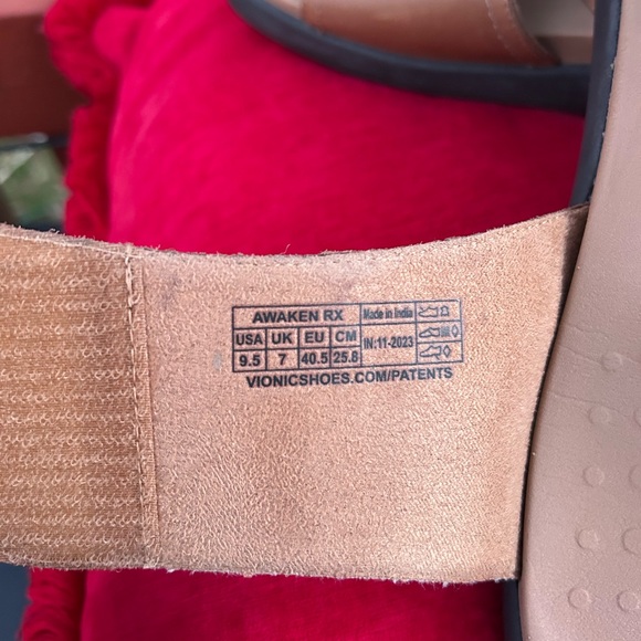 Vionic Beige Awaken RX Sandals - Picture 3 of 9